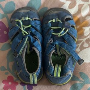 Keen Kids sz 10 Blue and Green Outdoor Sandals